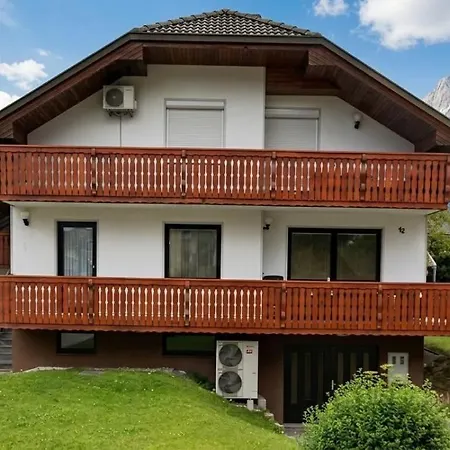 Apartma Tri Planike Lägenhet Mojstrana