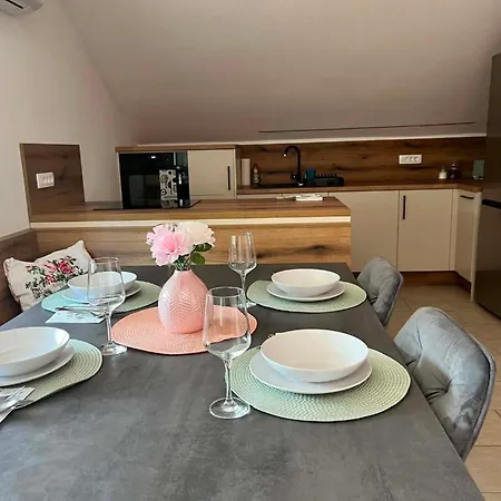 Apartma Tri Planike Lägenhet