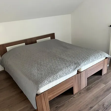 Apartma Tri Planike