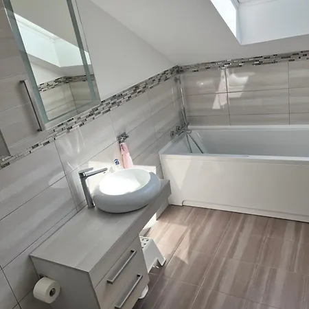 Apartma Tri Planike *